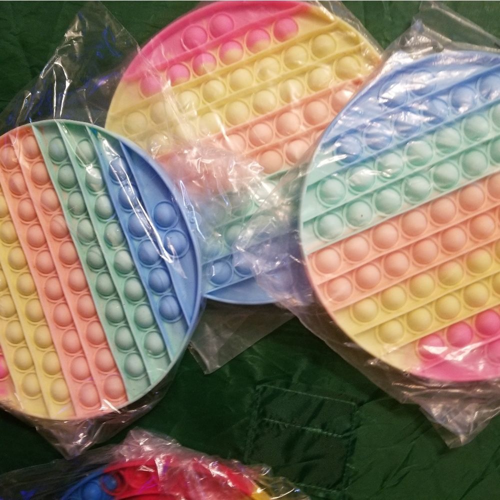 BIG SIZE POP BUBBLE SENSORY FIDGET TOYS RAINBOW POP BUBBLE STRESS RELIEF - Picture 3 of 4
